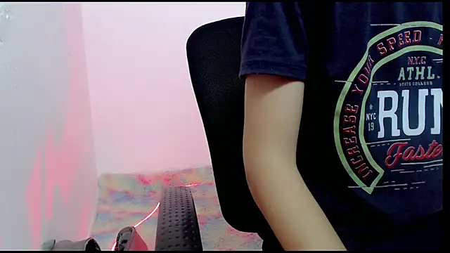 Snapshot of Alexxx_lov chatting on February 21, 2025, 12:39 pm Alexxx lov online show from February 21, 2025, 12:39 pm