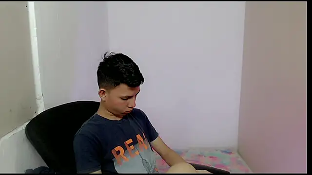 Snapshot of Alexxx_lov chatting on March 7, 2025, 12:34 pm Alexxx lov online show from March 7, 2025, 12:34 pm