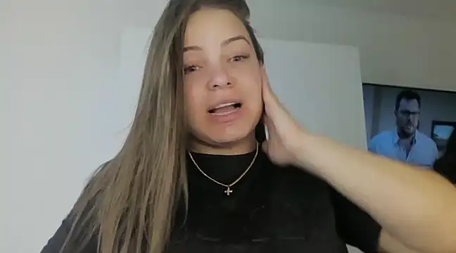 mielc4 online show from January 25, 2025, 1:32 am