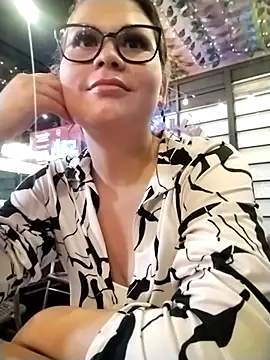 Snapshot of Vale_Saenzz chatting on March 1, 2025, 2:26 am Vale Saenzz online show from March 1, 2025, 2:26 am