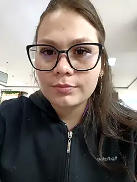 Snapshot of Vale_Saenzz chatting on March 8, 2025, 5:43 pm Vale Saenzz online show from March 8, 2025, 5:43 pm