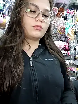 Snapshot of Vale_Saenzz chatting on September 15, 2025, 11:38 pm Vale Saenzz online show from September 15, 2025, 11:38 pm