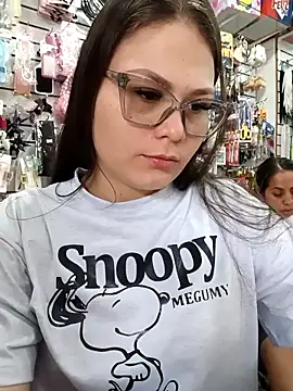 Snapshot of Vale_Saenzz chatting on November 21, 2025, 5:33 pm Vale Saenzz online show from November 21, 2025, 5:33 pm