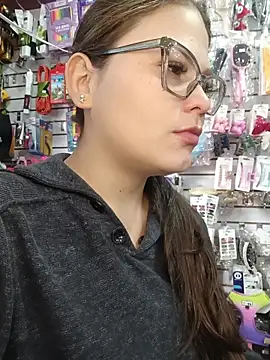 Snapshot of Vale_Saenzz chatting on December 1, 2025, 7:08 pm Vale Saenzz online show from December 1, 2025, 7:08 pm