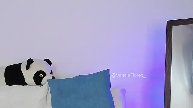 ValerieFlorez  online show from March 7, 2025, 8:23 am