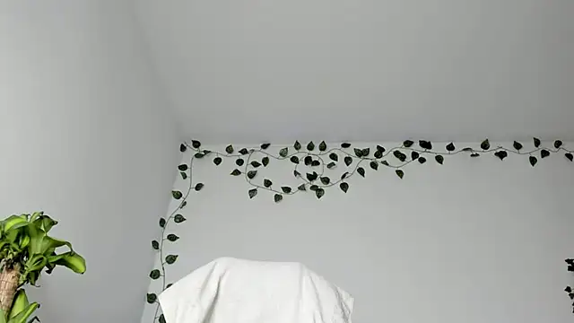 Snapshot of viankaa_miller chatting on March 9, 2025, 1:35 am viankaa miller online show from March 9, 2025, 1:35 am