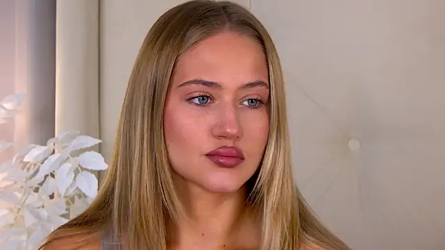 Snapshot of ur_wet_dreams chatting on October 6, 2025, 1:30 pm ur wet dreams online show from October 6, 2025, 1:30 pm