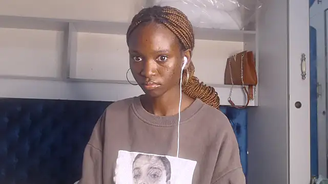 Snapshot of YoungDiva69 chatting on February 6, 2025, 11:10 am YoungDiva69 online show from February 6, 2025, 11:10 am