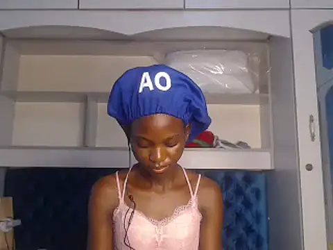 Snapshot of YoungDiva69 chatting on February 19, 2025, 12:33 pm YoungDiva69 online show from February 19, 2025, 12:33 pm