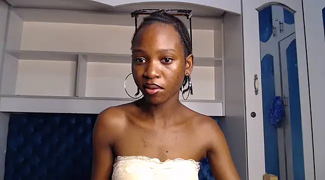 Snapshot of YoungDiva69 chatting on March 5, 2025, 6:23 pm YoungDiva69 online show from March 5, 2025, 6:23 pm