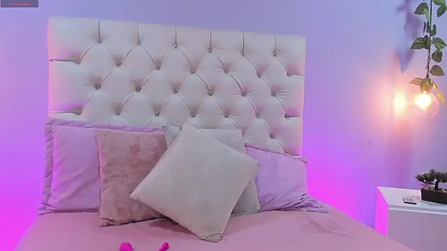 Snapshot of Miaa_Taylor_ chatting on September 24, 2025, 4:27 am Miaa Taylor online show from September 24, 2025, 4:27 am