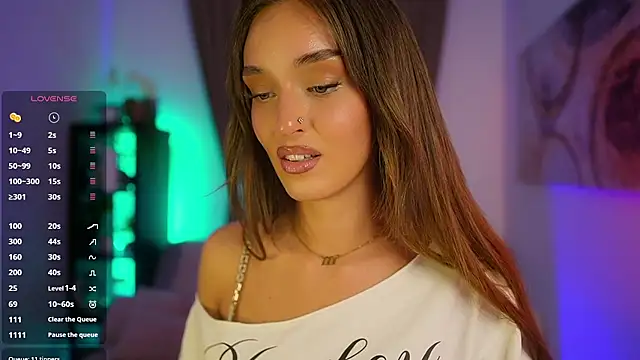 Clara Nia online show from October 15, 2025, 7:03 pm