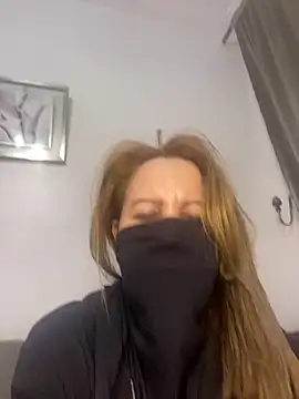 Snapshot of A-mal5 chatting on March 9, 2025, 8:21 pm A-mal5 online show from March 9, 2025, 8:21 pm