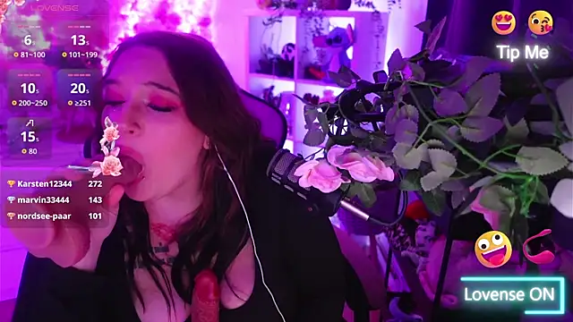 Snapshot of Jinyxx3 chatting on December 2, 2025, 4:40 am Jinyxx3 online show from December 2, 2025, 4:40 am