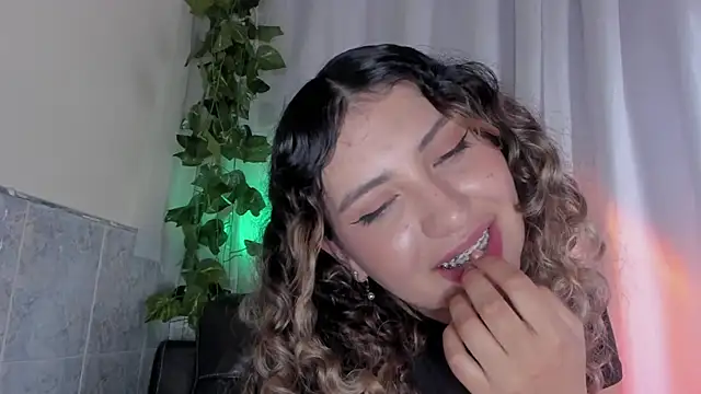 Snapshot of my_melody chatting on March 20, 2025, 7:14 pm my melody online show from March 20, 2025, 7:14 pm