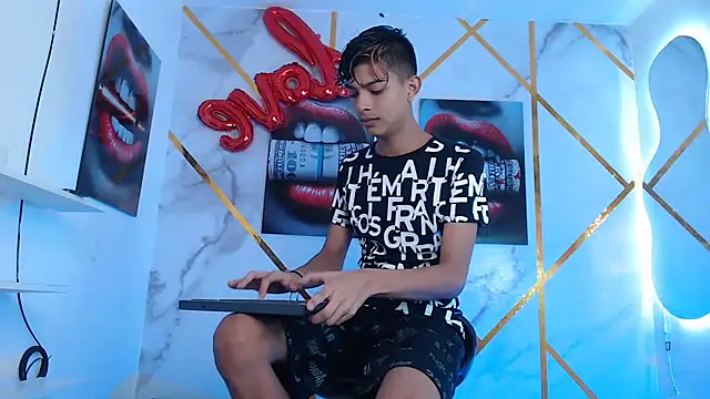 Snapshot of KING_STYLE2 chatting on March 1, 2025, 11:26 pm KING STYLE2 online show from March 1, 2025, 11:26 pm