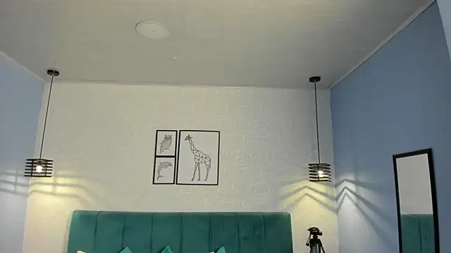 ninna curly online show from December 2, 2025, 3:45 am