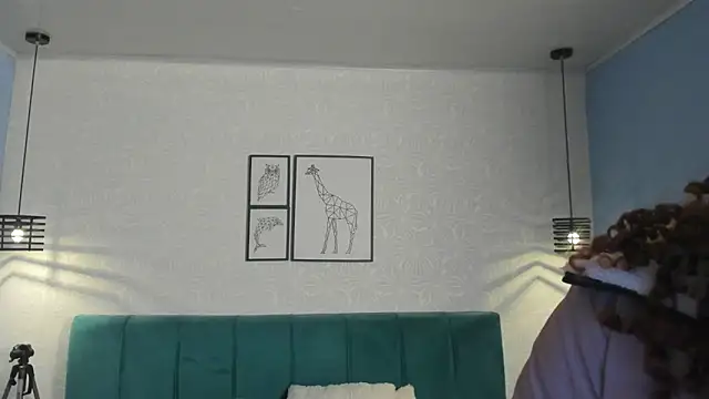 ninna curly online show from April 29, 2026, 4:05 am