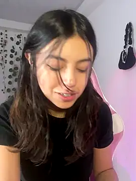 Snapshot of LiLy_kIndly chatting on December 17, 2025, 9:32 pm LiLy kIndly online show from December 17, 2025, 9:32 pm