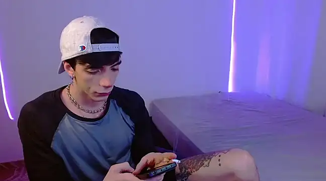 H3ll B0I online show from February 11, 2025, 6:40 am