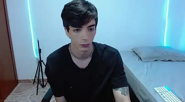 H3ll B0I online show from March 10, 2025, 5:33 am