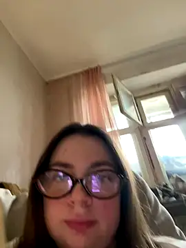 Snapshot of DearAlise chatting on November 10, 2025, 9:19 am DearAlise online show from November 10, 2025, 9:19 am