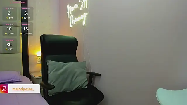 Snapshot of MelodyWinx chatting on November 3, 2025, 11:15 pm MelodyWinx online show from November 3, 2025, 11:15 pm