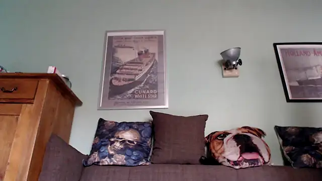 Snapshot of Astrid-Gilbert chatting on January 29, 2025, 12:02 pm Astrid-Gilbert online show from January 29, 2025, 12:02 pm