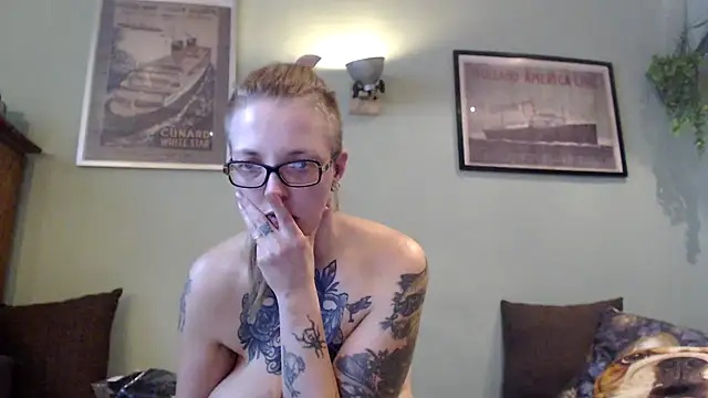 Astrid-Gilbert online show from March 7, 2025, 10:43 pm