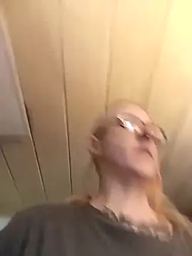 Snapshot of Astrid-Gilbert chatting on October 29, 2025, 7:54 am Astrid-Gilbert online show from October 29, 2025, 7:54 am