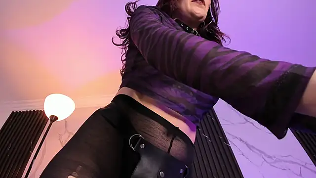 Snapshot of SadieManson_ chatting on February 11, 2025, 8:31 pm SadieManson online show from February 11, 2025, 8:31 pm