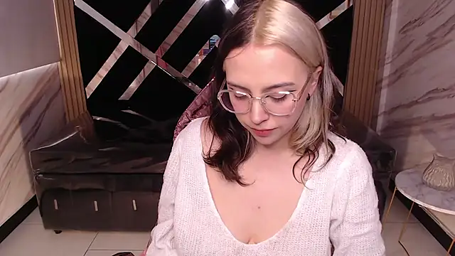 Snapshot of Hela_v chatting on March 10, 2025, 6:12 pm Hela v online show from March 10, 2025, 6:12 pm