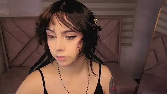 Snapshot of Hela_v chatting on May 19, 2026, 1:06 pm Hela v online show from May 19, 2026, 1:06 pm