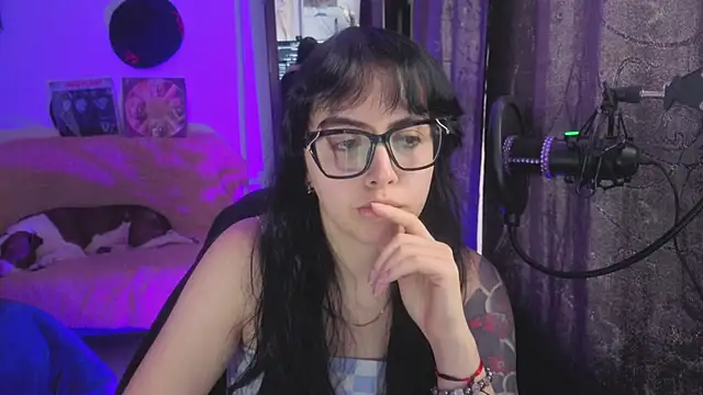 Snapshot of Hela_v chatting on July 17, 2026, 1:51 pm Hela v online show from July 17, 2026, 1:51 pm