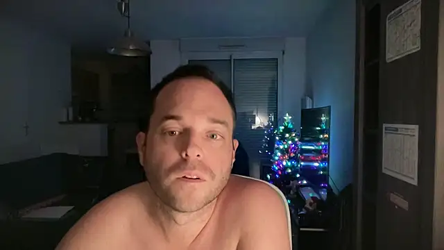 Funnyjul31 online show from December 5, 2025, 7:21 pm