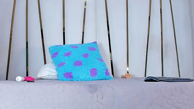 Snapshot of violet_gray_ chatting on February 2, 2025, 6:37 am violet gray online show from February 2, 2025, 6:37 am