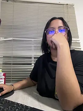 Snapshot of my_cam chatting on March 14, 2025, 12:32 am my cam online show from March 14, 2025, 12:32 am