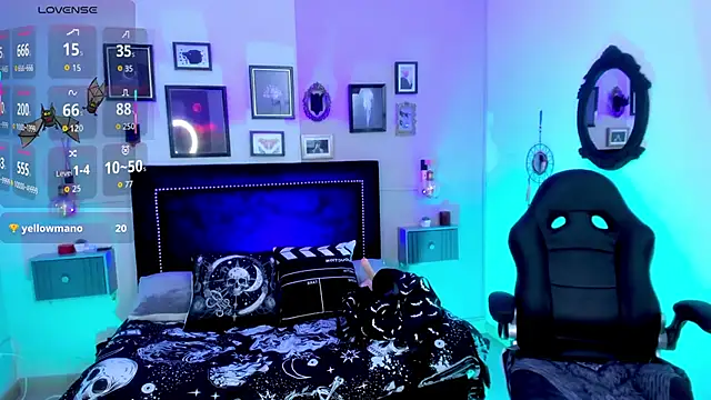 Snapshot of IsisRaichuu_ chatting on September 22, 2025, 8:44 pm IsisRaichuu online show from September 22, 2025, 8:44 pm