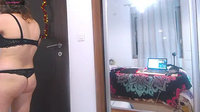 Snapshot of Ju-Hot chatting on December 31, 2024, 5:29 pm Ju-Hot online show from December 31, 2024, 5:29 pm