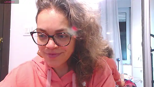 Snapshot of Ju-Hot chatting on January 21, 2025, 5:20 pm Ju-Hot online show from January 21, 2025, 5:20 pm