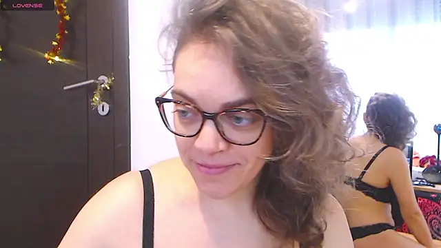 Snapshot of Ju-Hot chatting on January 23, 2025, 2:39 pm Ju-Hot online show from January 23, 2025, 2:39 pm