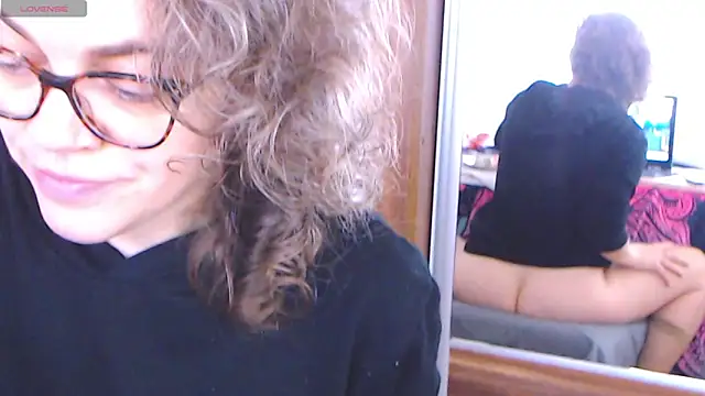 Snapshot of Ju-Hot chatting on January 30, 2025, 2:58 pm Ju-Hot online show from January 30, 2025, 2:58 pm