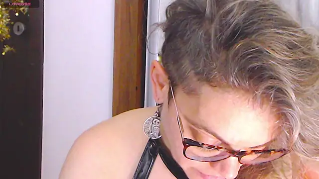 Snapshot of Ju-Hot chatting on February 13, 2025, 7:21 pm Ju-Hot online show from February 13, 2025, 7:21 pm