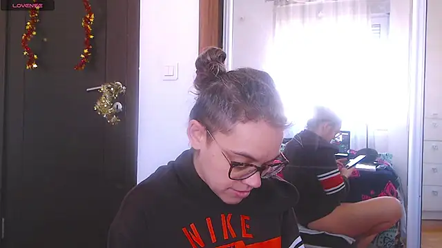 Snapshot of Ju-Hot chatting on February 19, 2025, 1:39 pm Ju-Hot online show from February 19, 2025, 1:39 pm