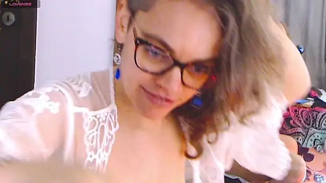 Snapshot of Ju-Hot chatting on February 23, 2025, 8:55 pm Ju-Hot online show from February 23, 2025, 8:55 pm