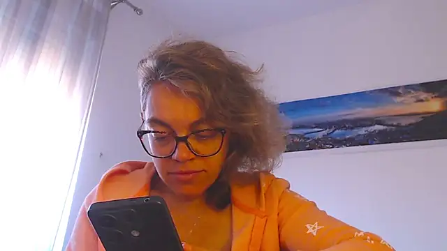 Snapshot of Ju-Hot chatting on October 14, 2025, 3:02 pm Ju-Hot online show from October 14, 2025, 3:02 pm