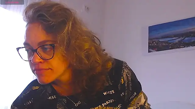 Snapshot of Ju-Hot chatting on October 22, 2025, 1:00 pm Ju-Hot online show from October 22, 2025, 1:00 pm