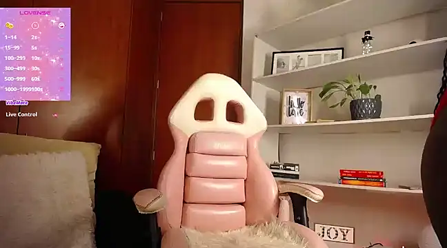 Snapshot of miaderail chatting on December 10, 2024, 10:47 pm miaderail online show from December 10, 2024, 10:47 pm