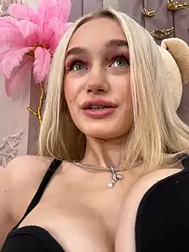 Snapshot of KristinaDane chatting on February 11, 2025, 3:18 am KristinaDane online show from February 11, 2025, 3:18 am