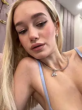 Snapshot of KristinaDane chatting on February 28, 2025, 2:31 am KristinaDane online show from February 28, 2025, 2:31 am